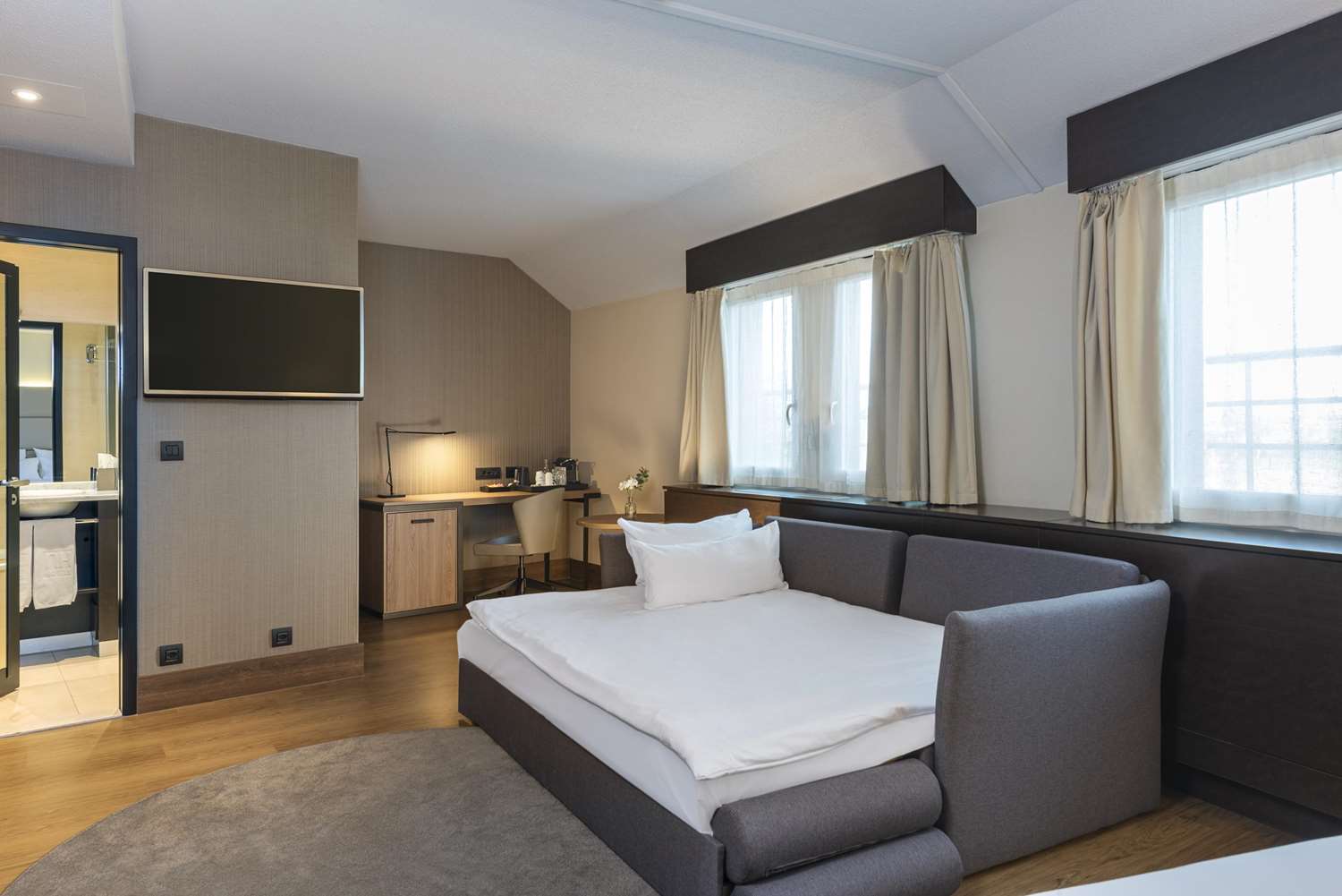 Family room (3 adults + 1 child)