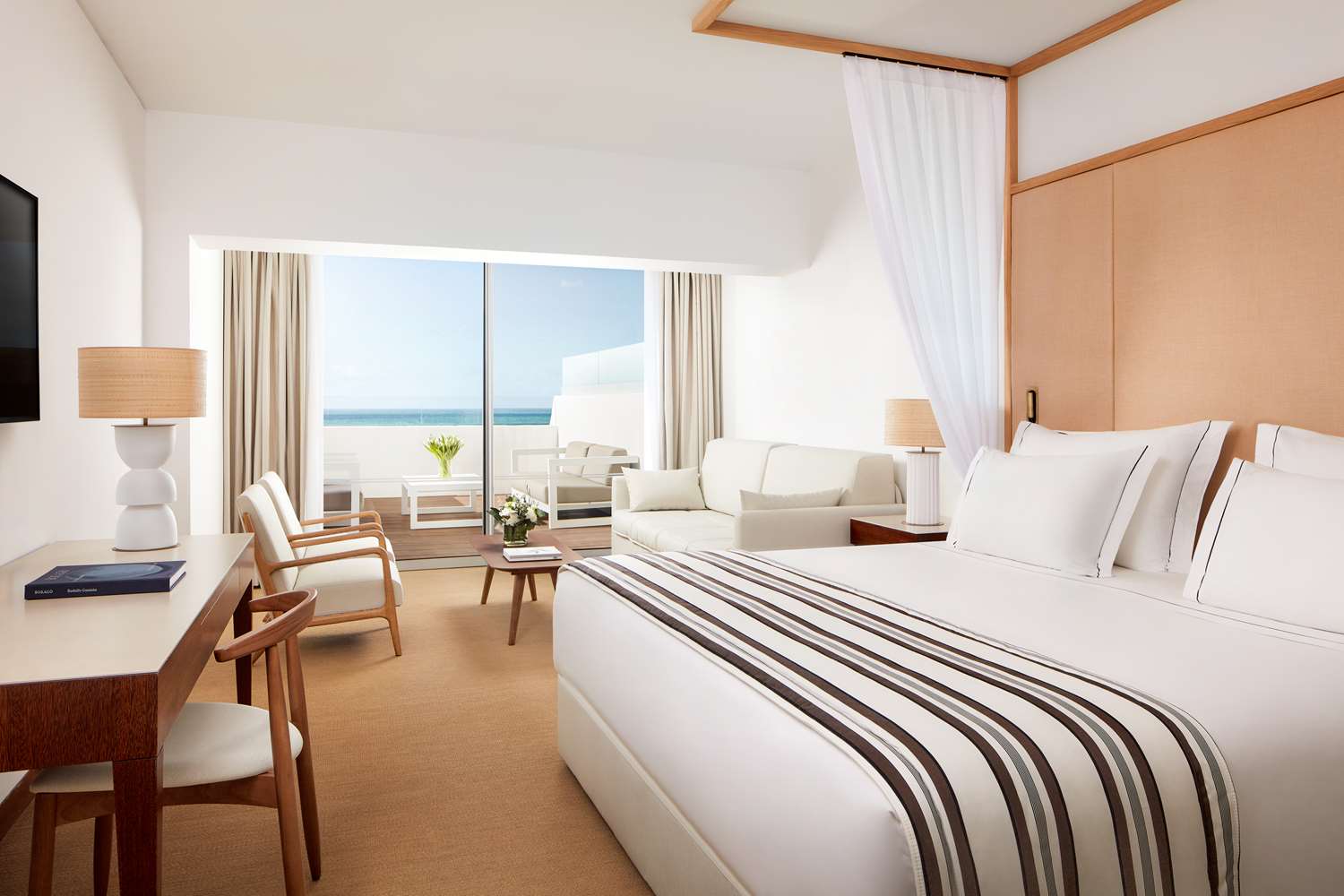 Room, family, sea view