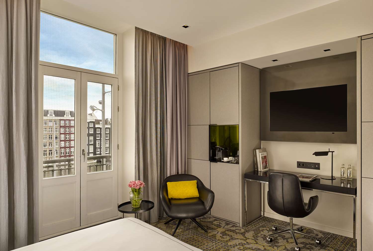 Superior room-canal view-1 king
