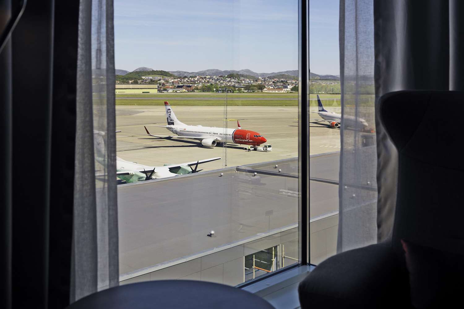 Superior camera con vista aeroporto