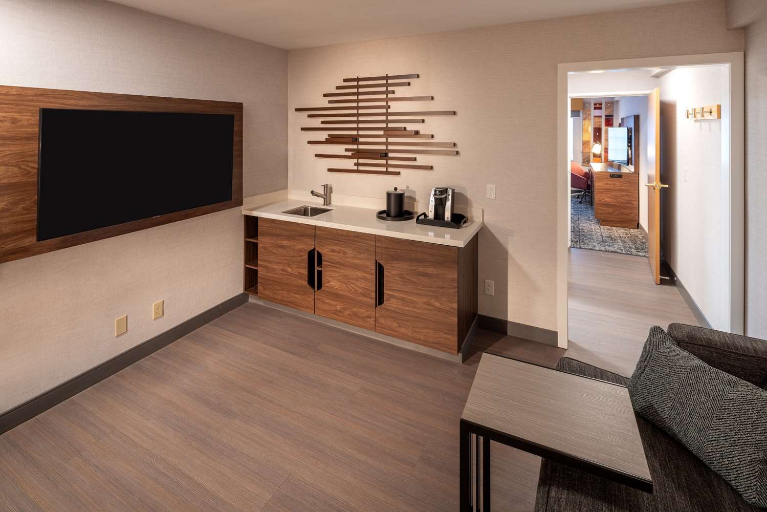 Non-smoking suite