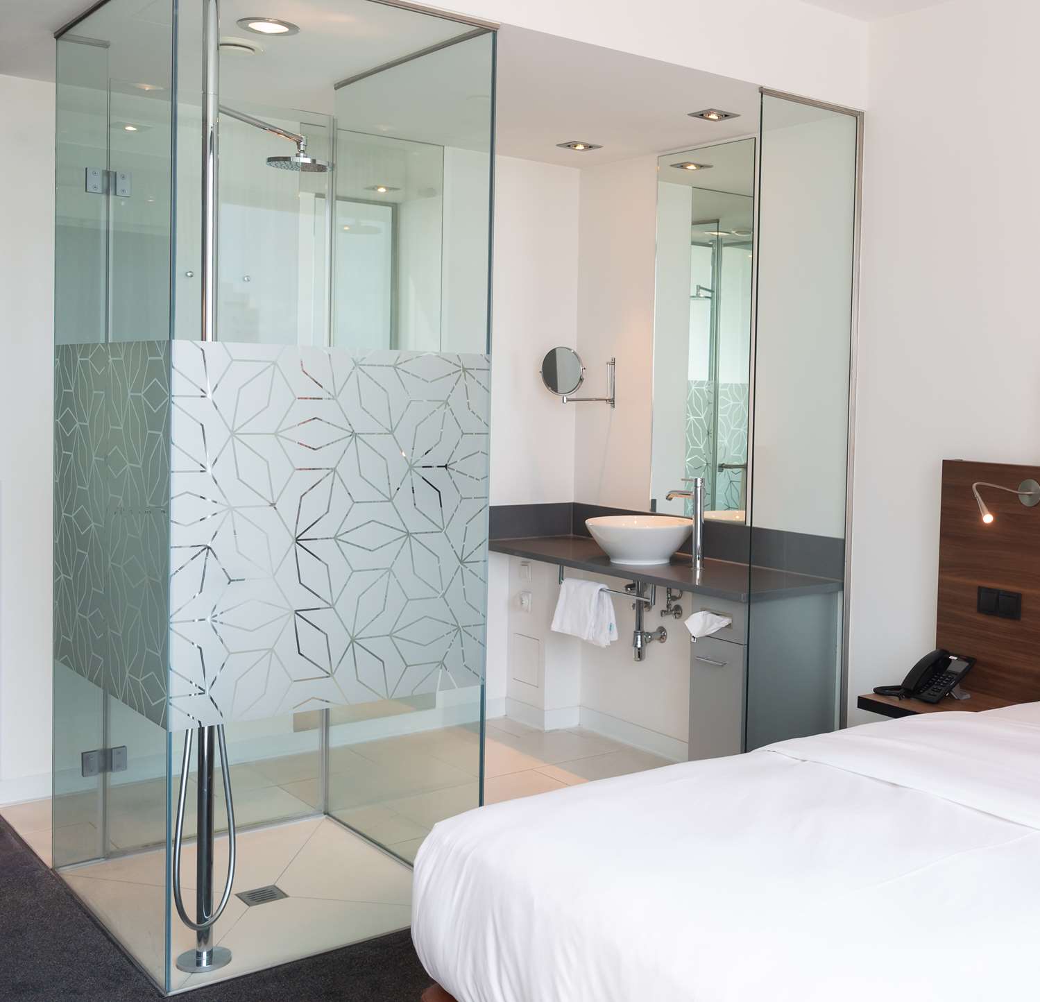  queen deluxe room 