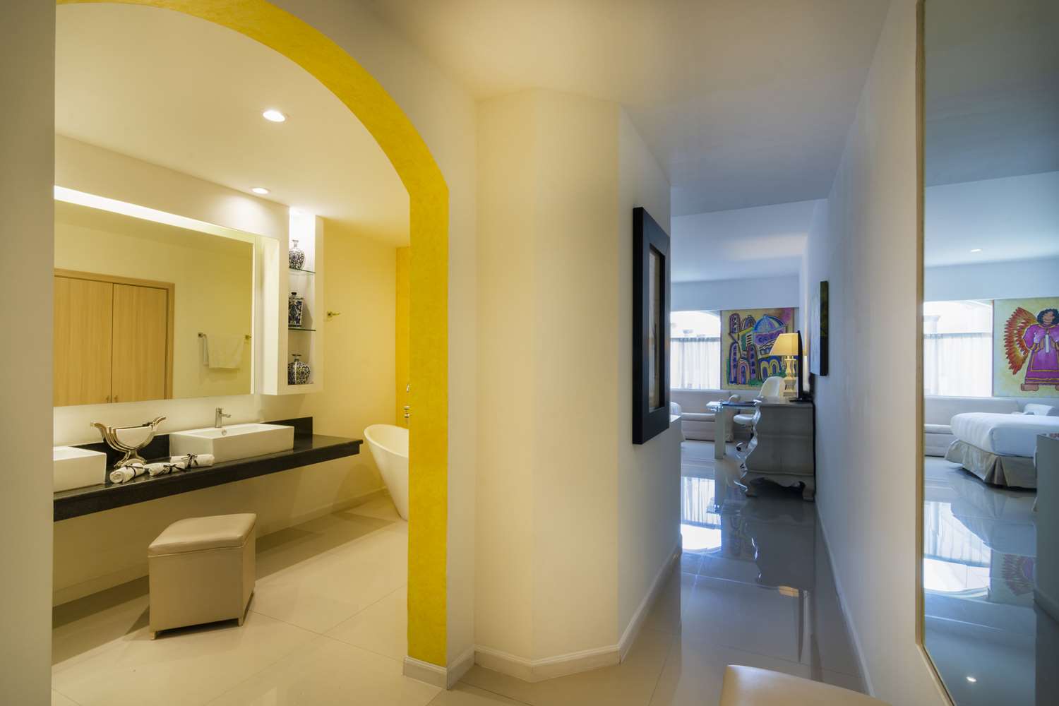 Grand class guest room