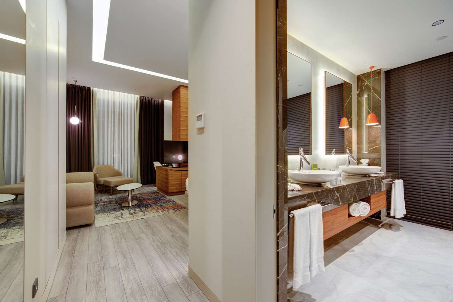 King Deluxe Corner Room