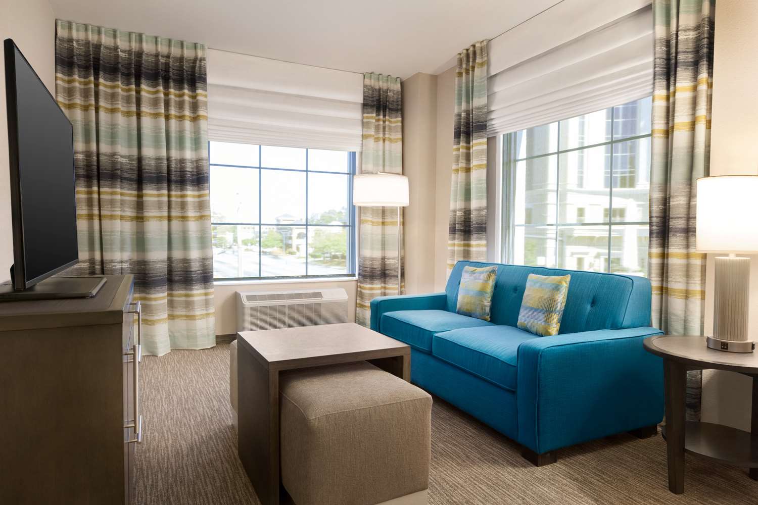 Non-smoking 1 bedroom suite