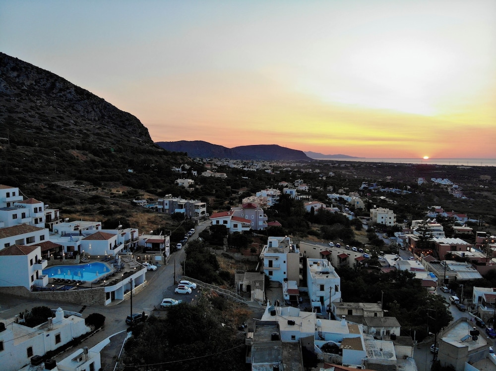 

Milano - Creta, Isole greche - Amazones Village Suites