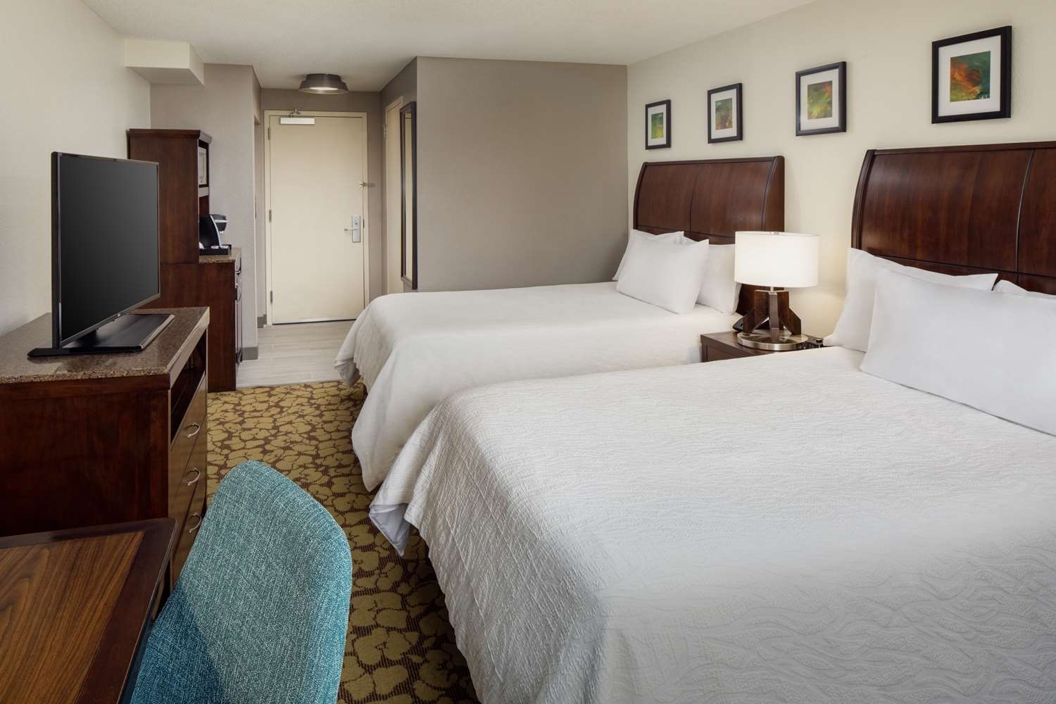 2 queen beds