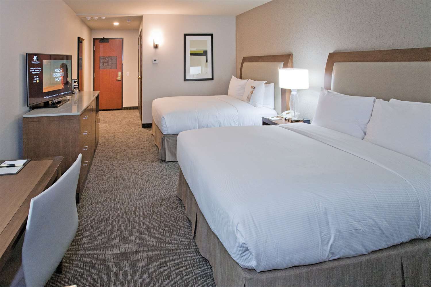 2 queen beds