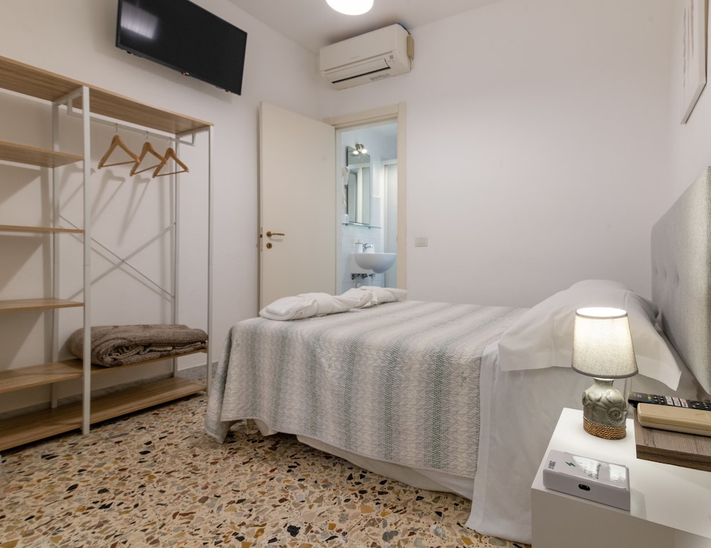 

Torino - Siracusa - HOTIDAY Room Collection - Ortigia Opera