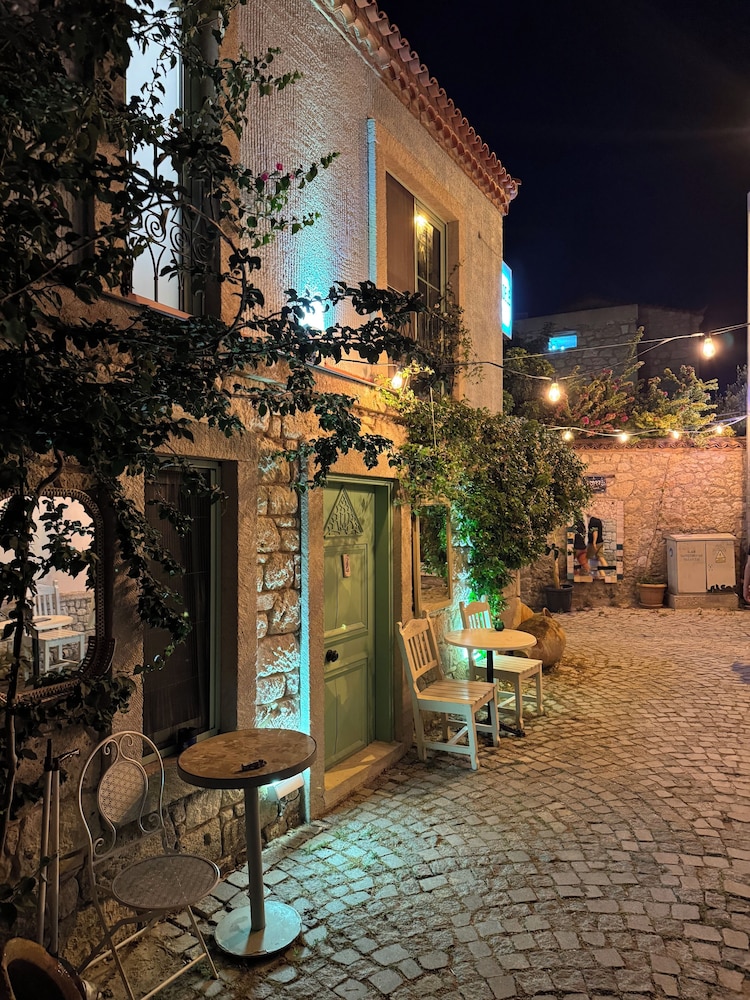 

Roma - Izmir, Turchia - sadele hacımemiş