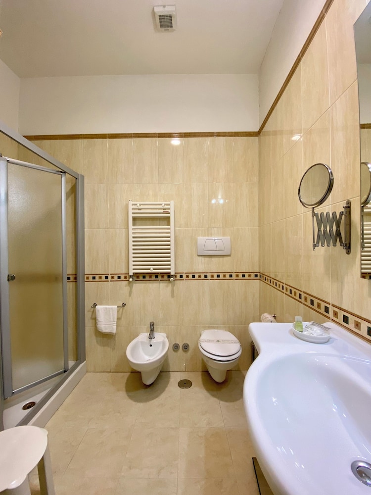 

Genova - Taranto - Hotel Akropolis - Museum Hotel