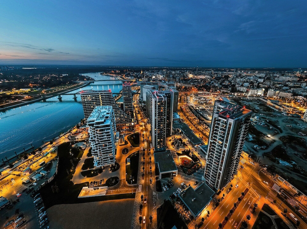 

Milano - Belgrado - Queen's Park Residence Apartments