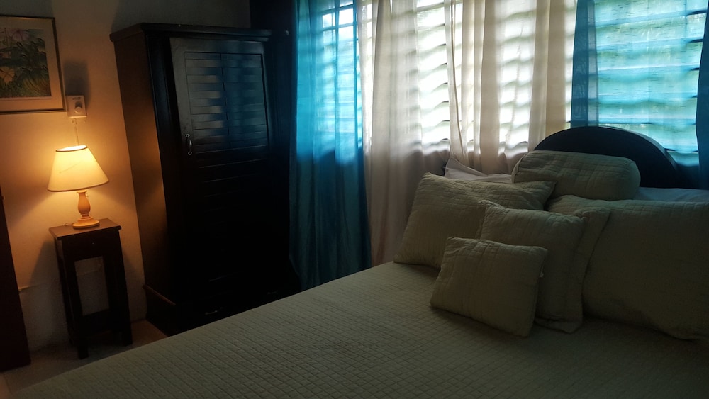 

Milano - Negril - Firefly Beach Cottages