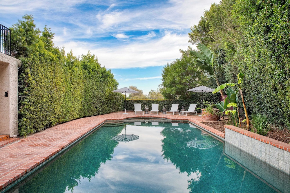 

Milano - Malibu - Dume Point by AvantStay Tennis Pool in Malibu