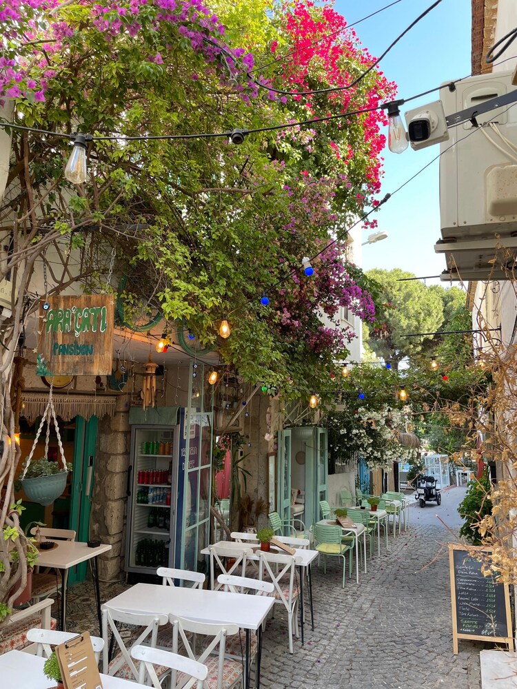 

Milano - Çeşme - Aracati Pansiyon