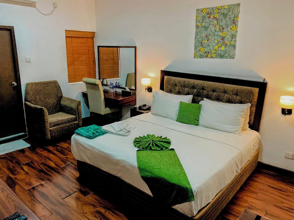 

Roma - Colombo - Pearl Royal Hotel, Colombo