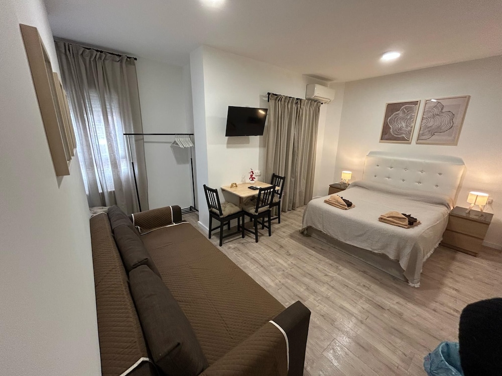 

Milano - Madrid - Habitaciones en Embajadores