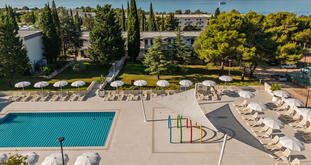 

Napoli - Bol, Brazza - Bluesun Holiday Village Bonaca - Full Board Plus