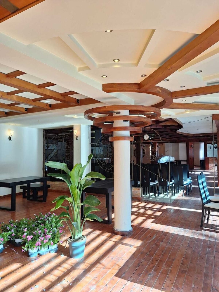 

Verona - Durrës - Danis Hotel
