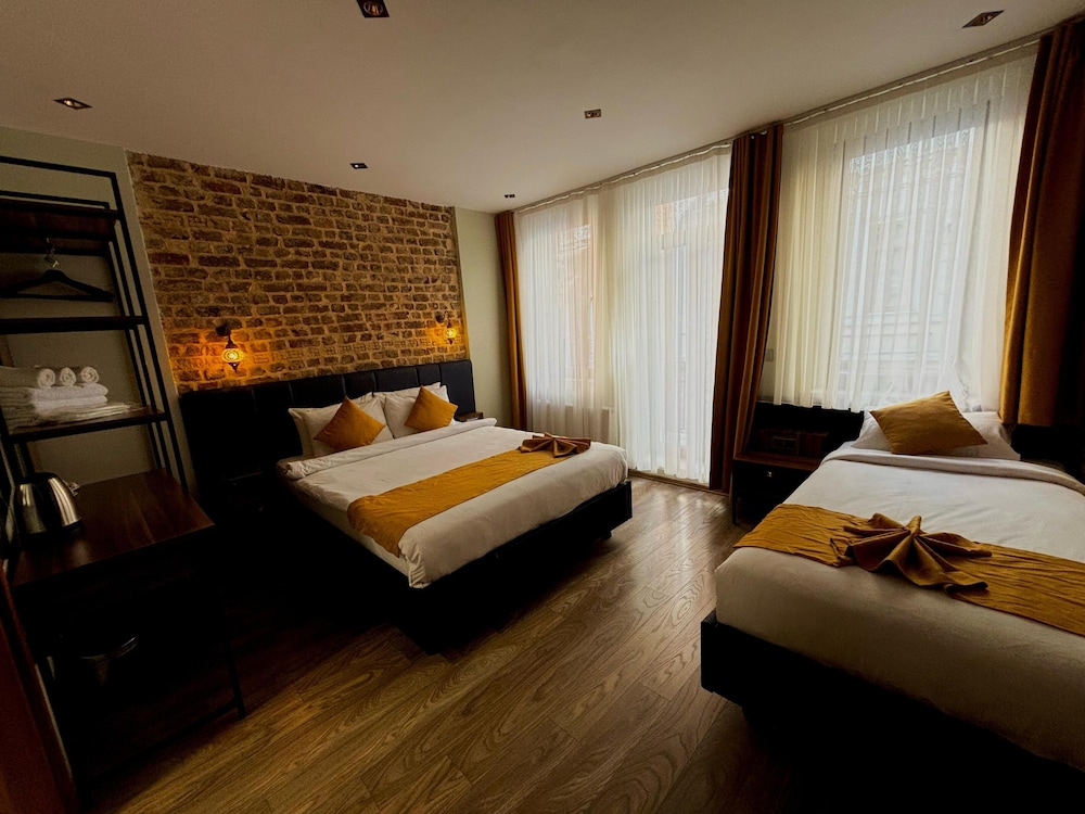 

Bari - Istanbul - Galata Calm Tale Hotel