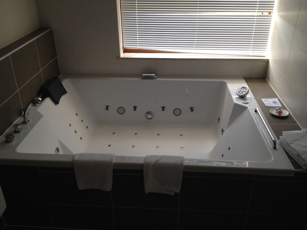 

Bari - Eindhoven - Hotel La Reine