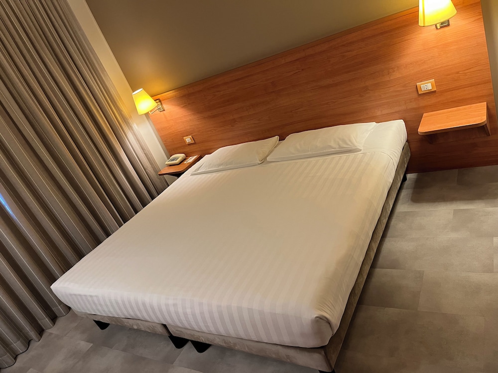 

Catania - Monza - Hotel Re