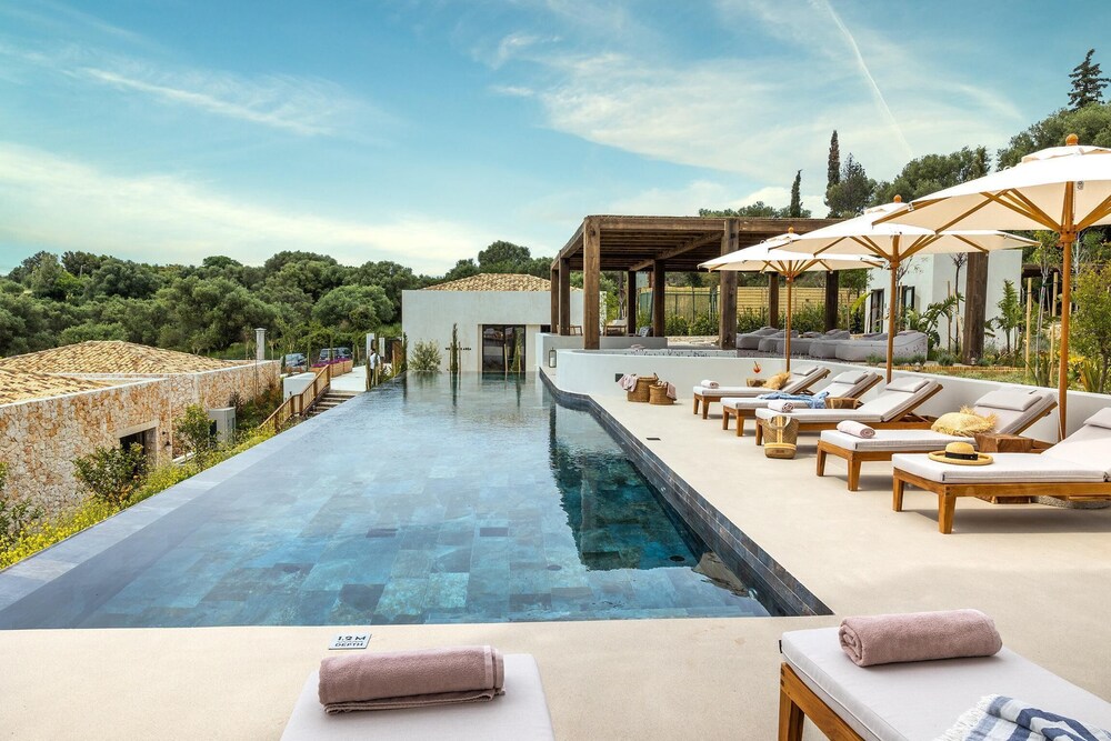 

Pisa - Svoronata - Eliamos Villas Hotel & Spa