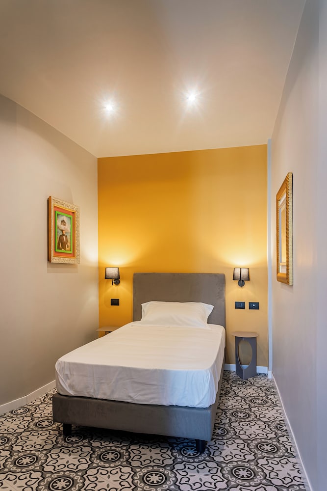 

Brindisi - Messina - Fontana Falconieri Boutique Hotel
