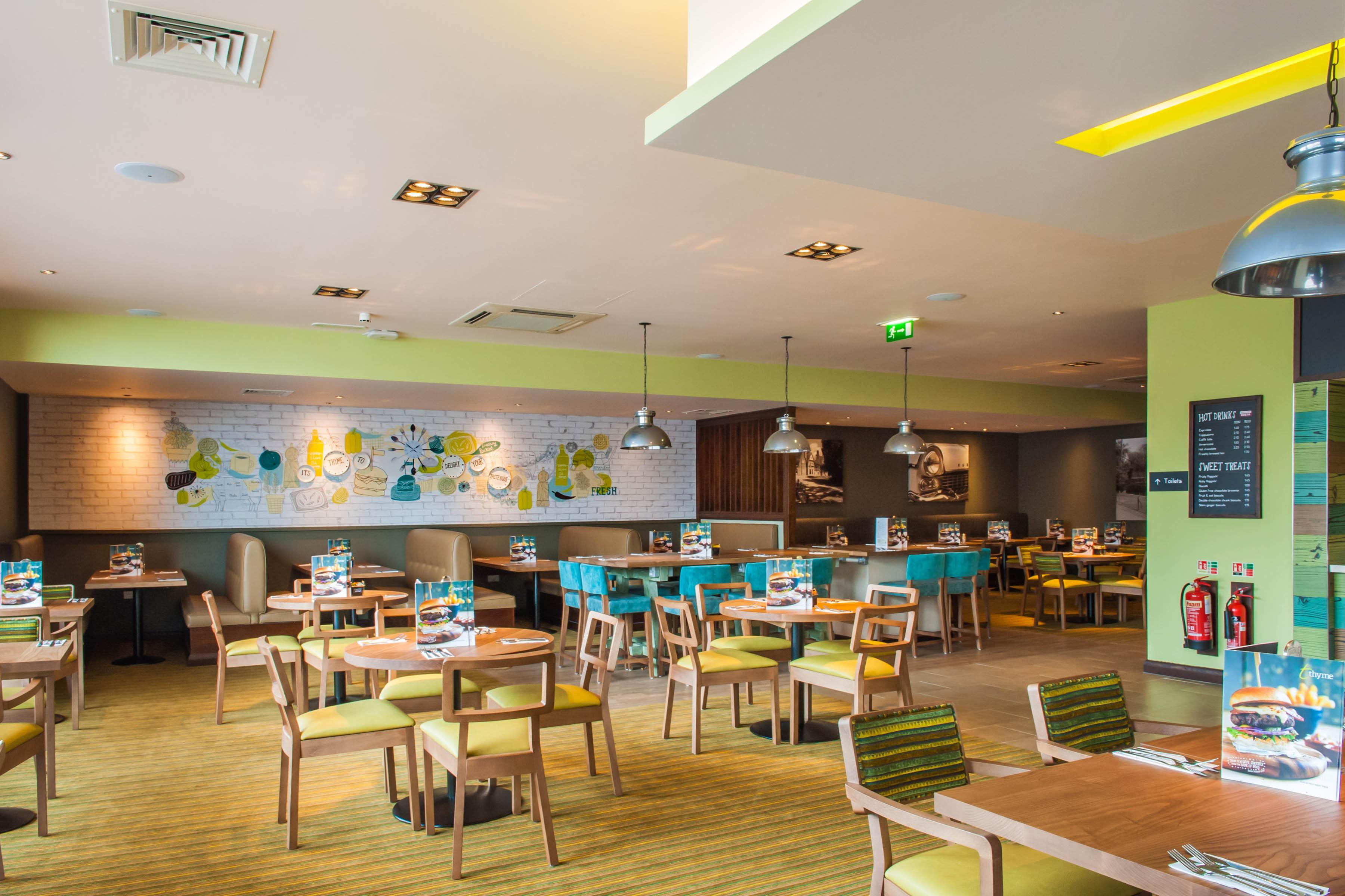 

Napoli - Luton - Premier Inn Luton Town Centre