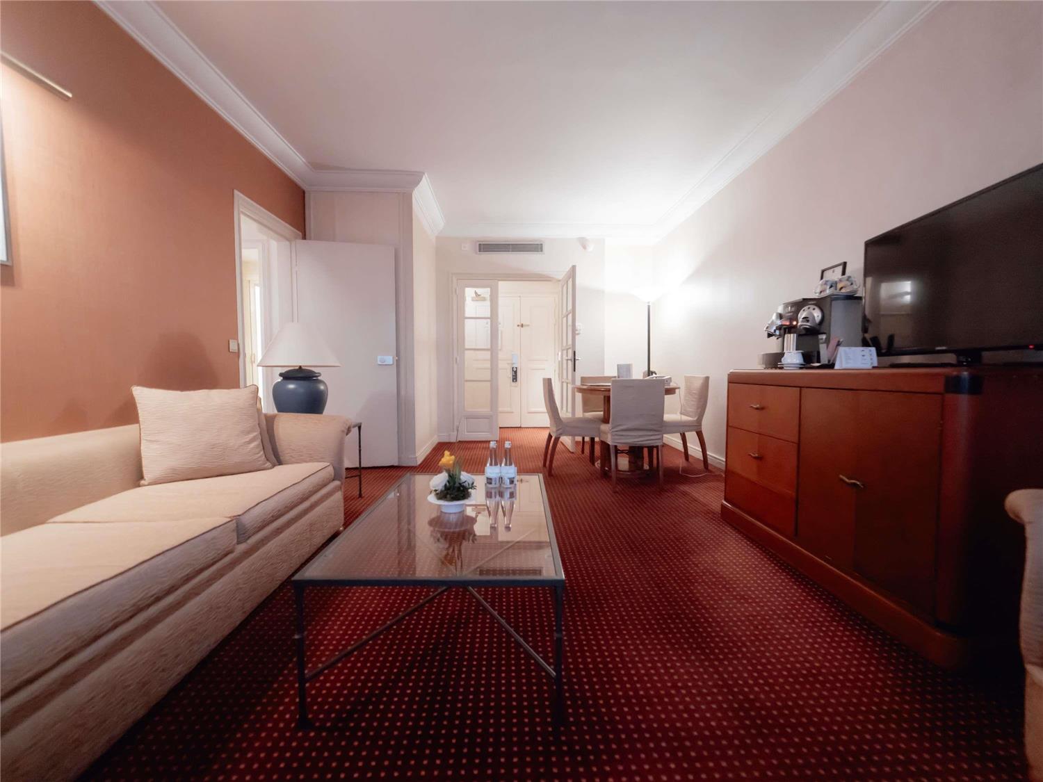 Suite, executive