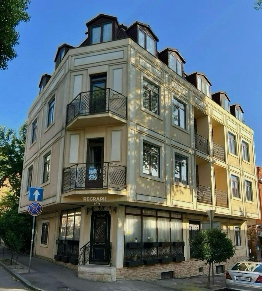 Milano - Tbilisi - Regraph Hotel