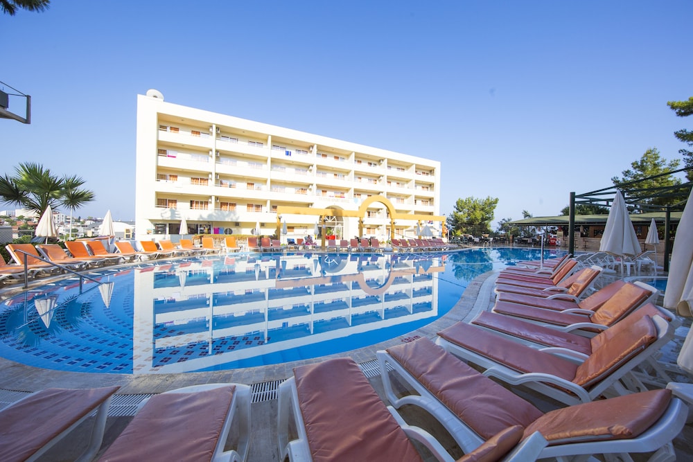 

Milano - Kusadasi - Tuntas Family Suites Kusadasi