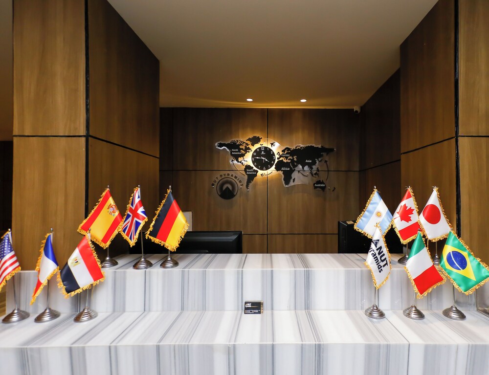 

Milano - Il Cairo - Nut Pyramids View