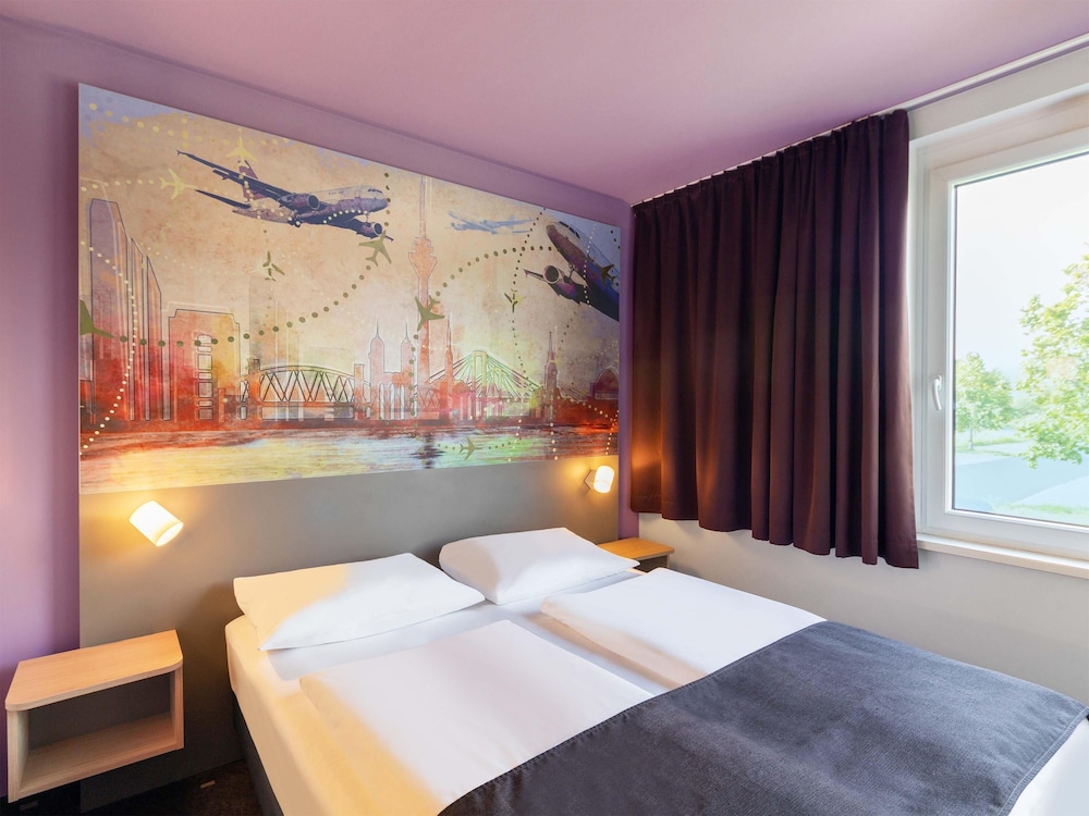 

Bari - Dusseldorf - B&B Hotel Düsseldorf-Airport