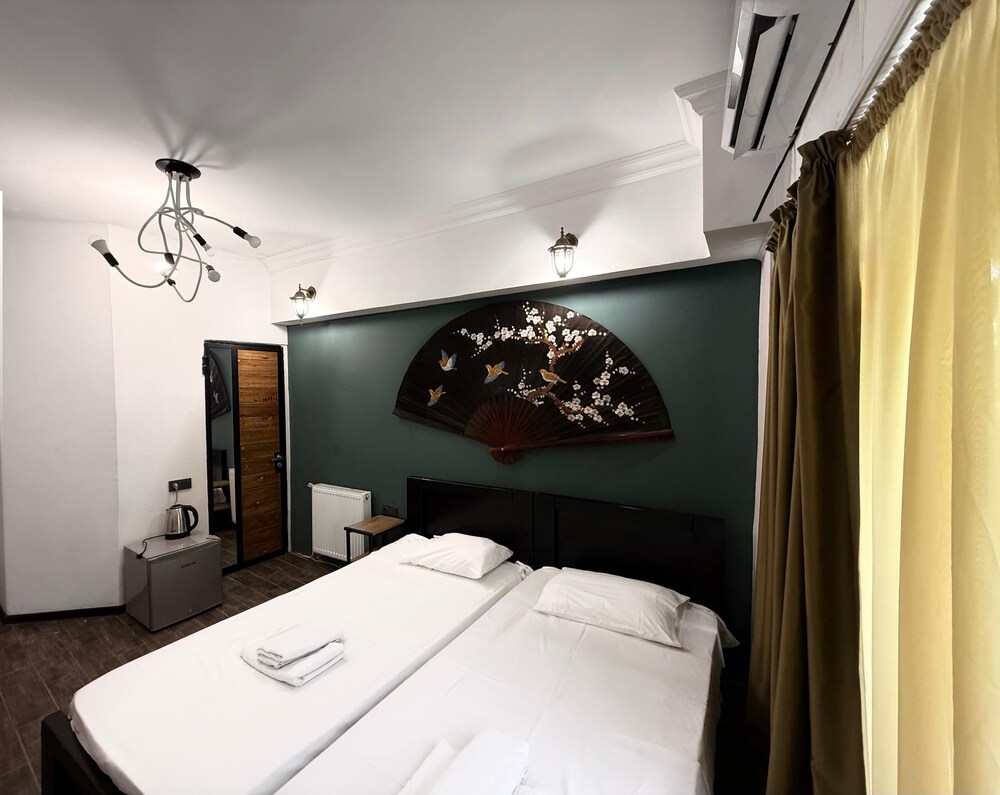 

Milano - Tbilisi - Hotel Isaka