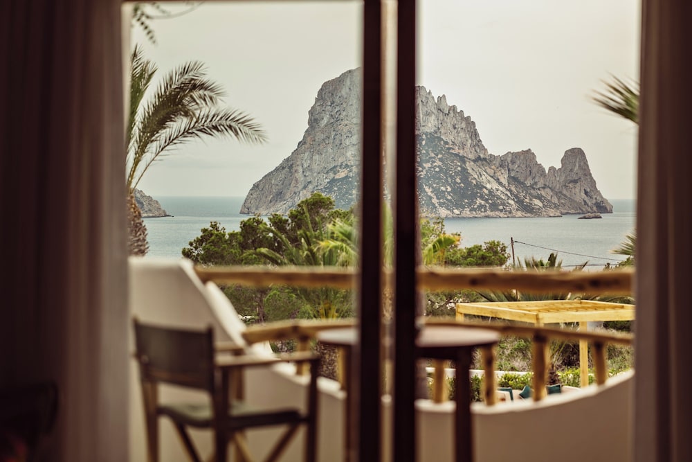 

Milano - Cala Tarida - Petunia Ibiza, a Beaumier hotel