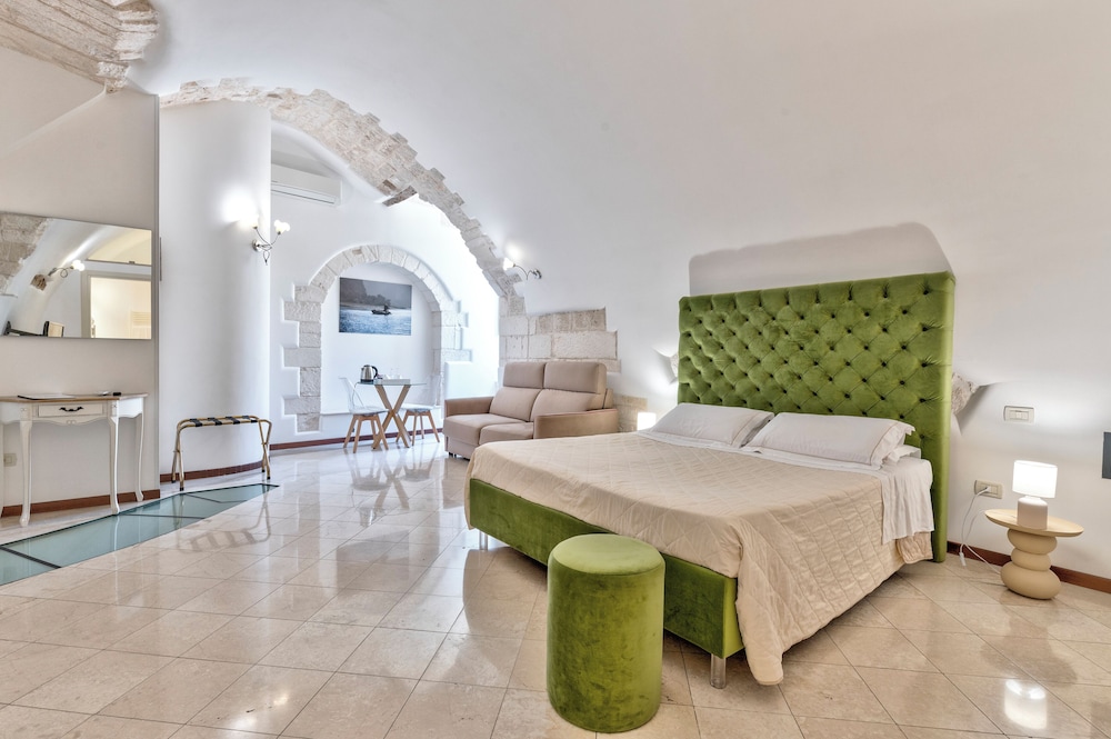 

Cagliari - Ostuni - Hotel La Terra