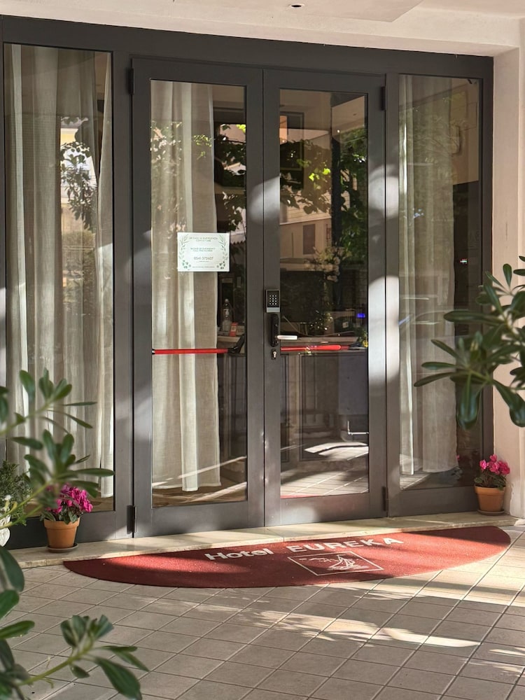

Roma - Riviera Romagnola, Mare Italia - Hotel Eureka
