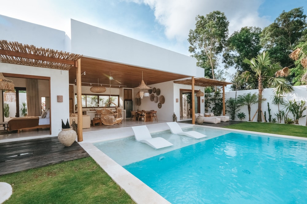 

Firenze - Uluwatu - Amaka Villas