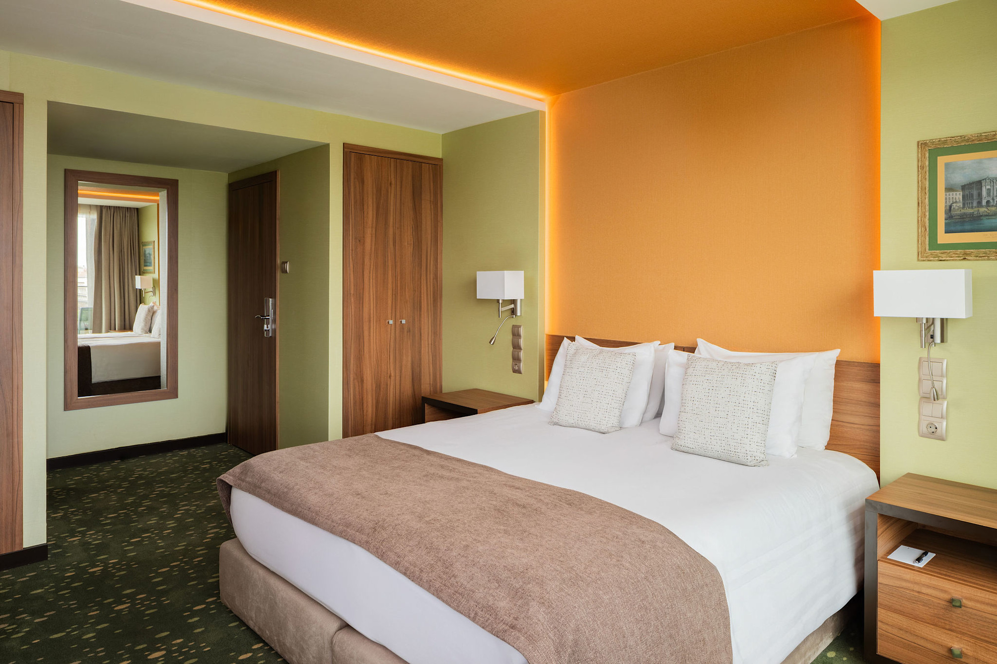 Twin/double room with river view