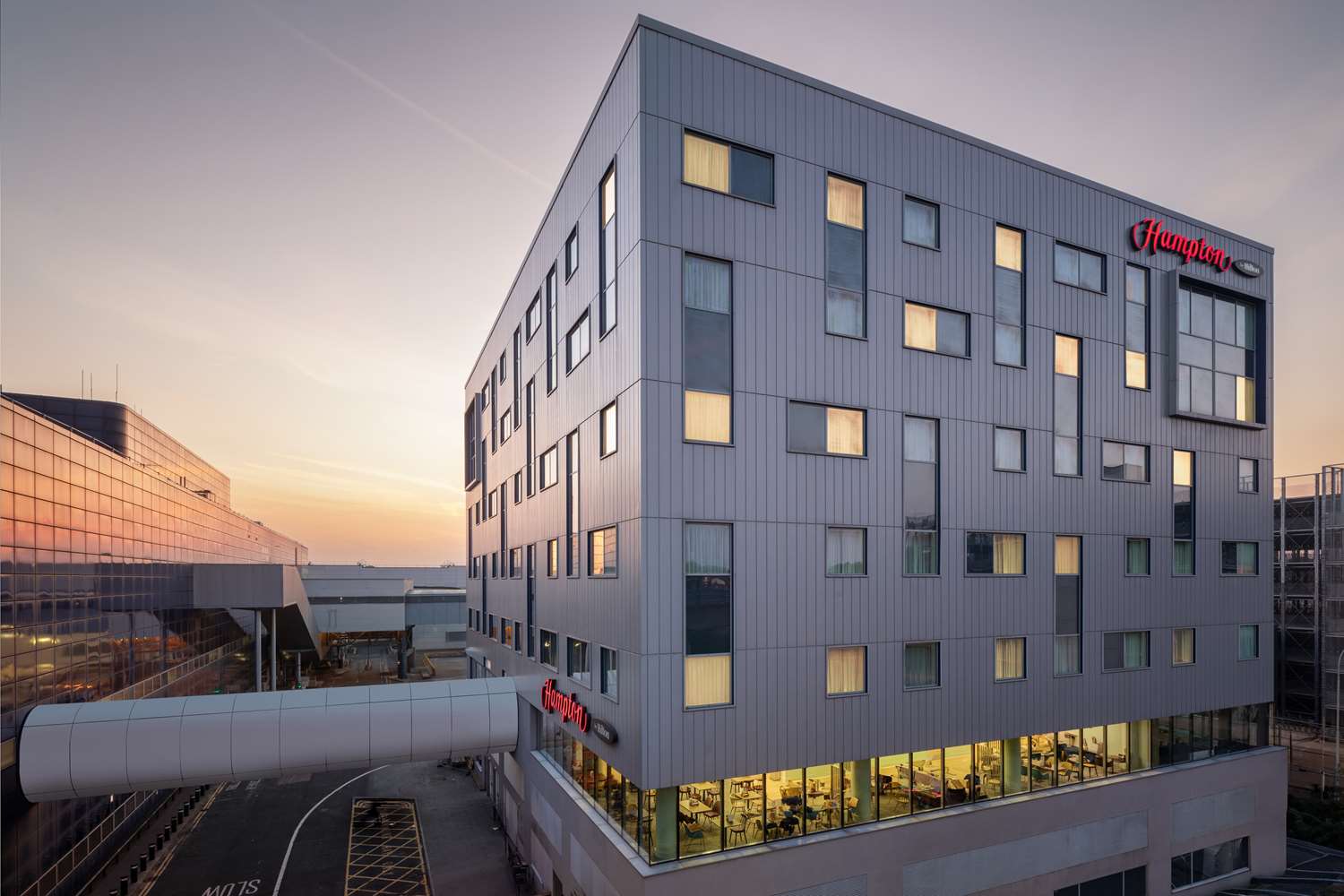 

Verona - Londra, Aeroporto di London Gatwick - Hampton by Hilton London Gatwick Airport