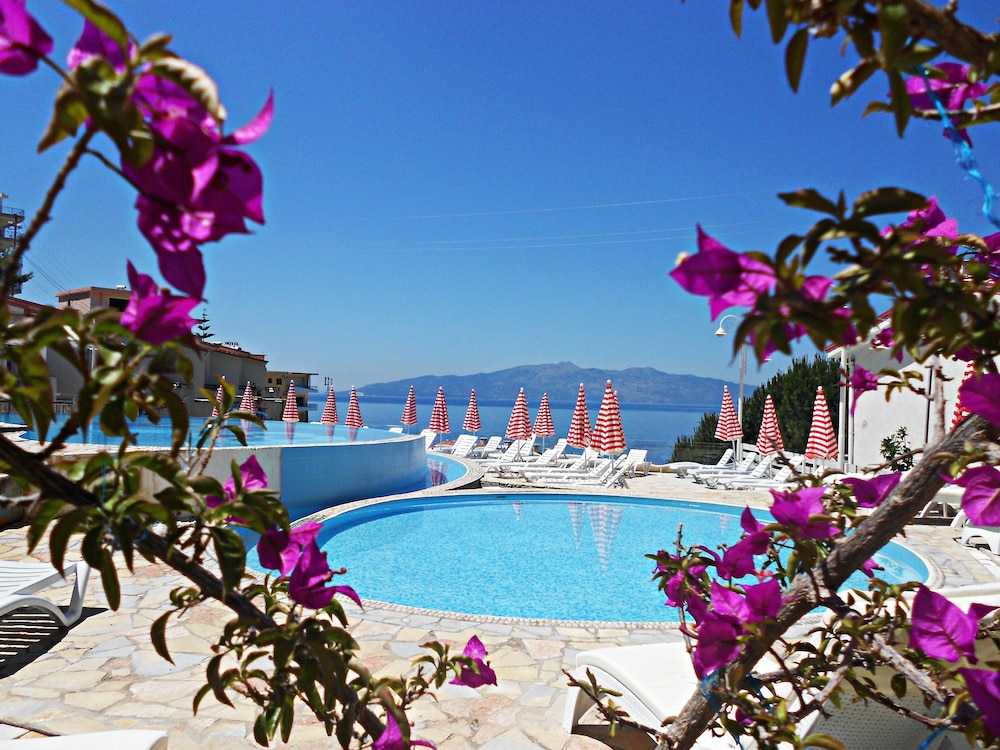 

Catania - Riviera Albanese - Apartment bay, Bougainville Bay Resort