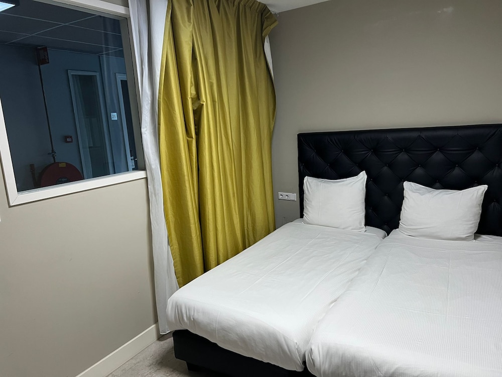 

Napoli - Amsterdam - Camp-Inn Hotel
