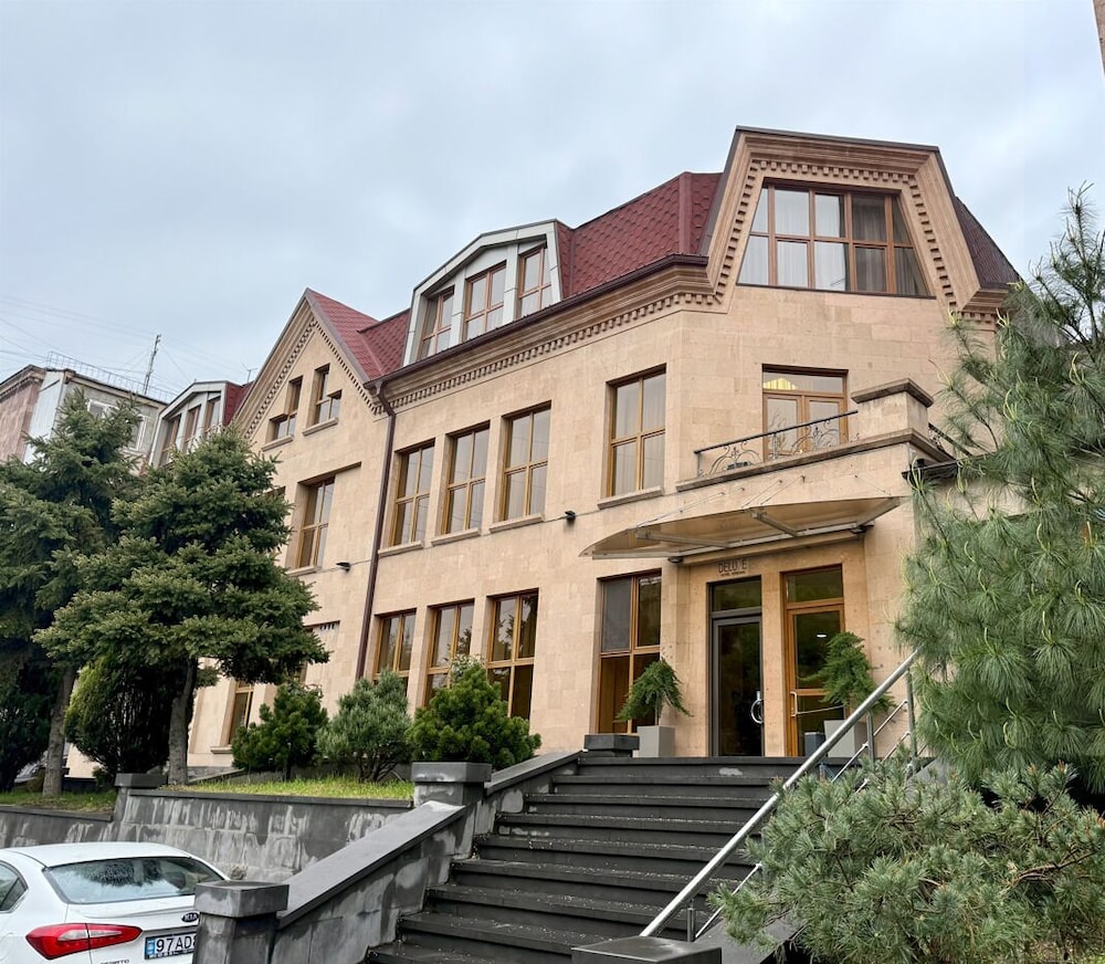 

Milano - Yerevan - Yerevan Deluxe Hotel