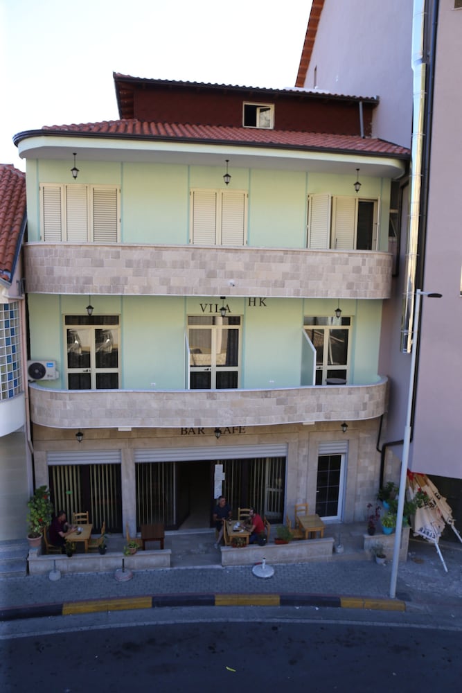 

Bari - Krujë (Kruja) - Vila Hk