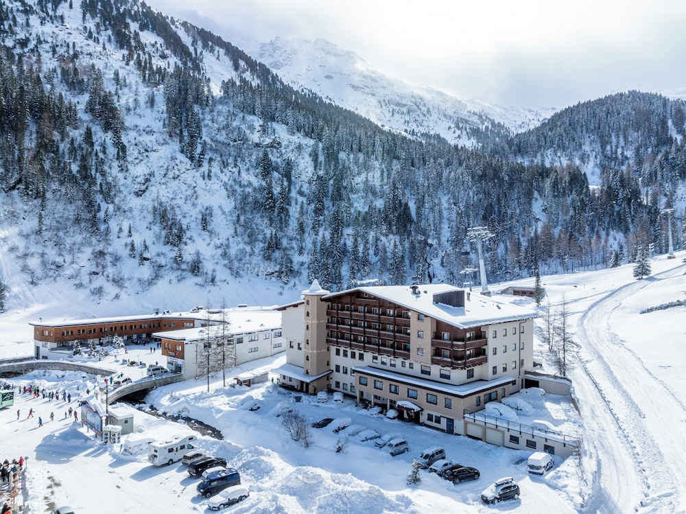 

Ancona - Hintertux - VALARA - Alpine Art Hotel