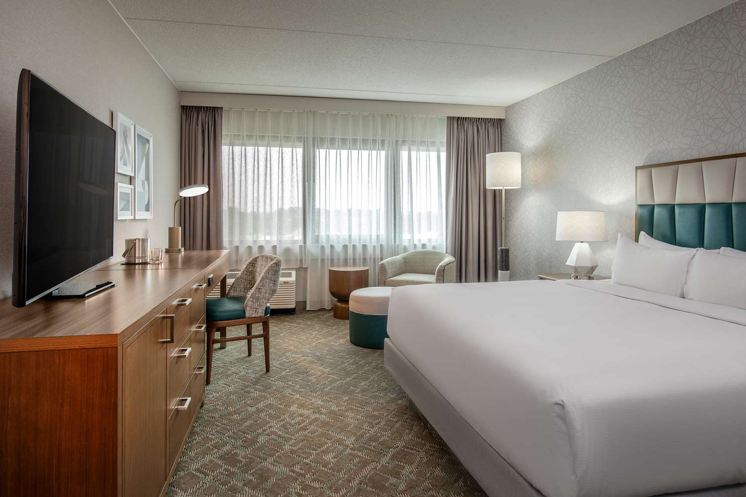 1 king bed corner room