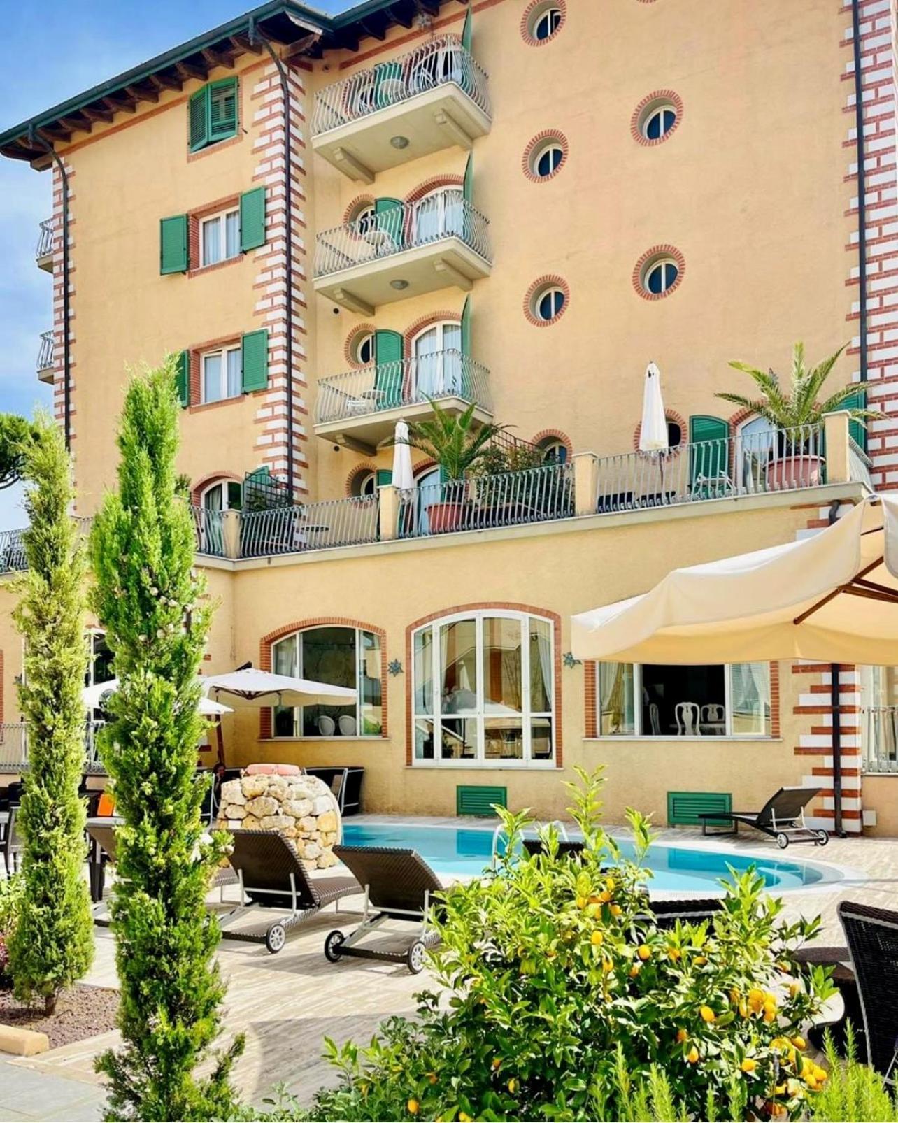 

Bari - Versilia e Costa Toscana, Mare Italia - Hotel La Pigna