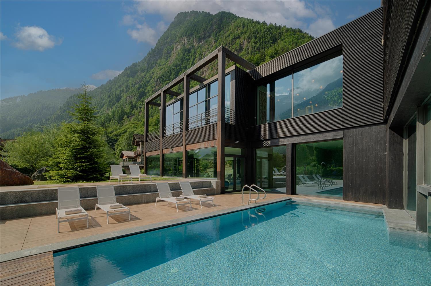 

Milano - Monte Rosa, Montagna Italia - NH Collection Alagna Mirtillo Rosso