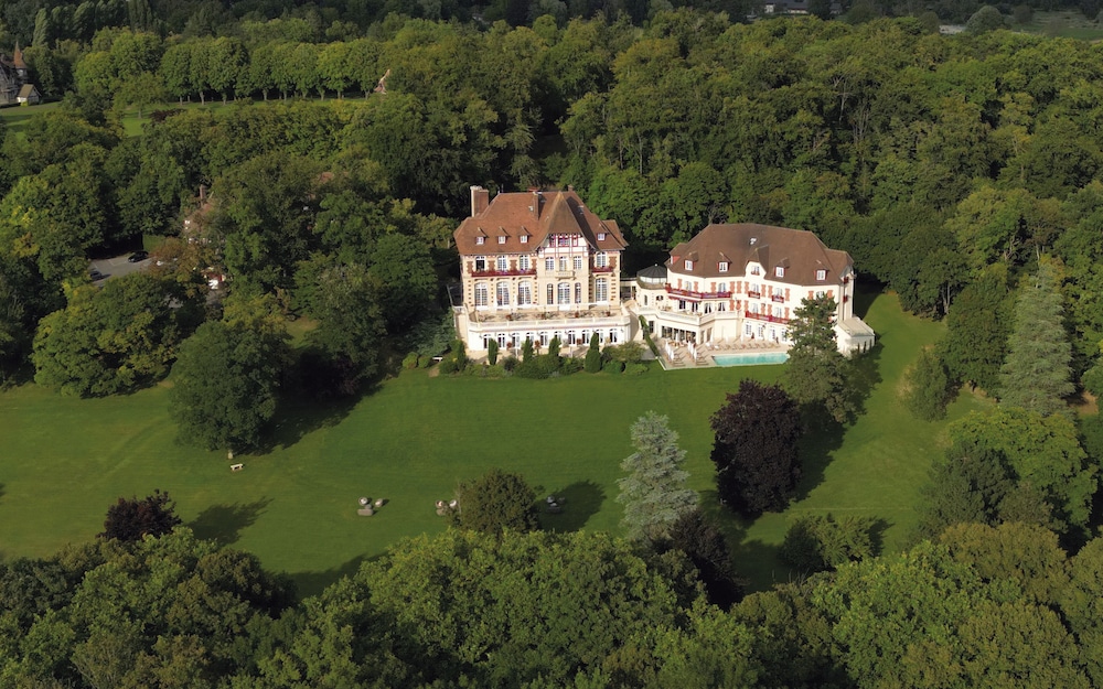

Milano - Chantilly - Le Château de la Tour